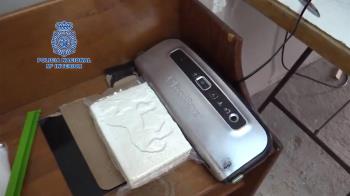 El grupo especial de la Policía Nacional intervino en un laboratorio situado en El Molar (Madrid)