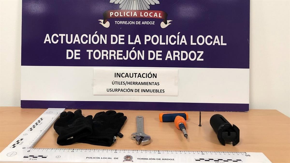 La Policía Local ha detenido a dos presuntos integrantes de mafias dedicadas a traficar con pisos