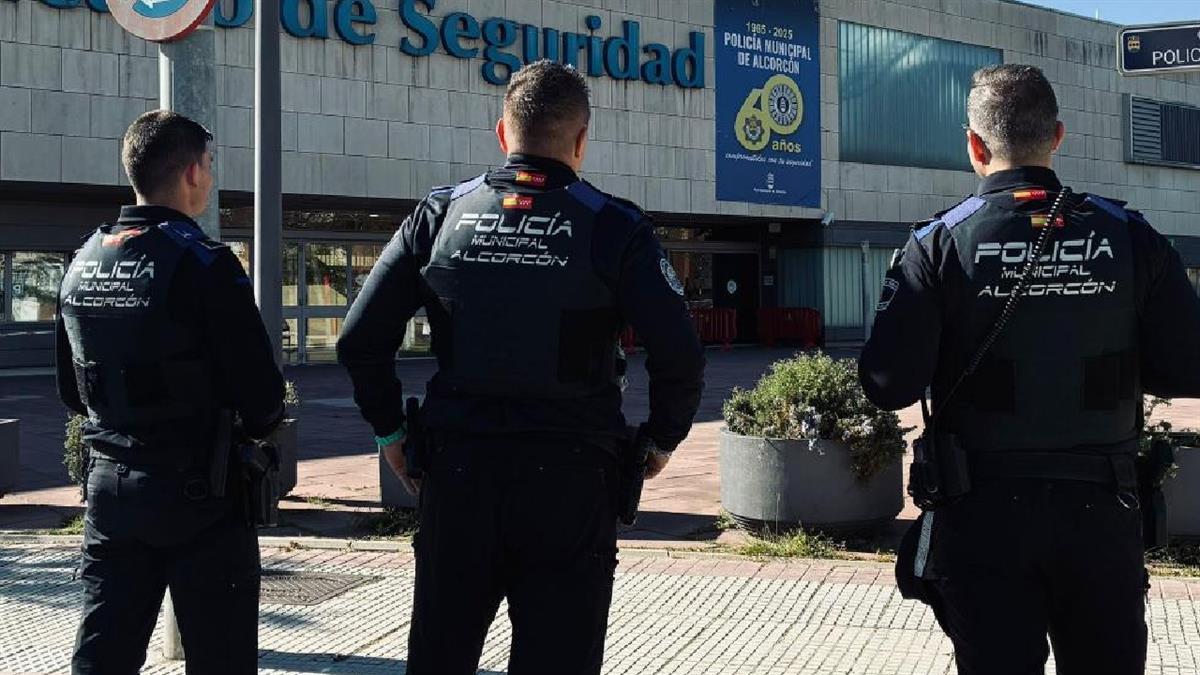 Según ha relatado el propio cuerpo policial, todo comenzó cuando un padre irrumpió en el Centro Unificado de Seguridad (CUS) 