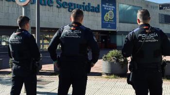 Según ha relatado el propio cuerpo policial, todo comenzó cuando un padre irrumpió en el Centro Unificado de Seguridad (CUS) 