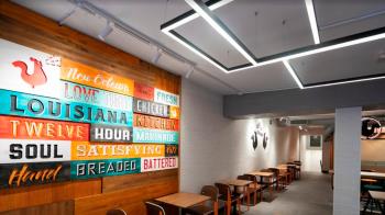 La cadena de pollo cuenta con 45 años de experiencia en la elaboración de un sabor multicultural a través de 12 horas de marinado en especias y con pollo 100% fresco y de calidad