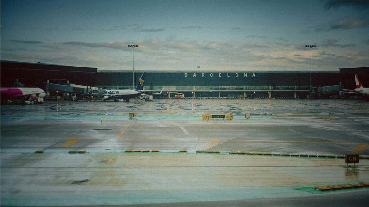 Cuando se planifica un viaje, el lugar de salida influye mucho más de lo que se podría pensar. Si nos centramos en el caso de España, Barcelona y Madrid son los dos grandes aeropuertos.