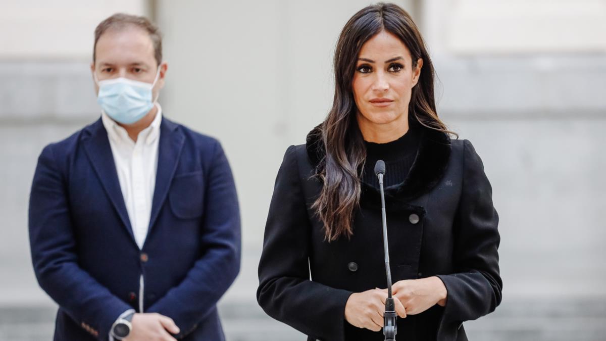 La vicealcaldesa ha declarado "tienes la sensación de que se cuecen cosas y no te enteras" y Lobato (PSOE) afirma que "nada está descartado"