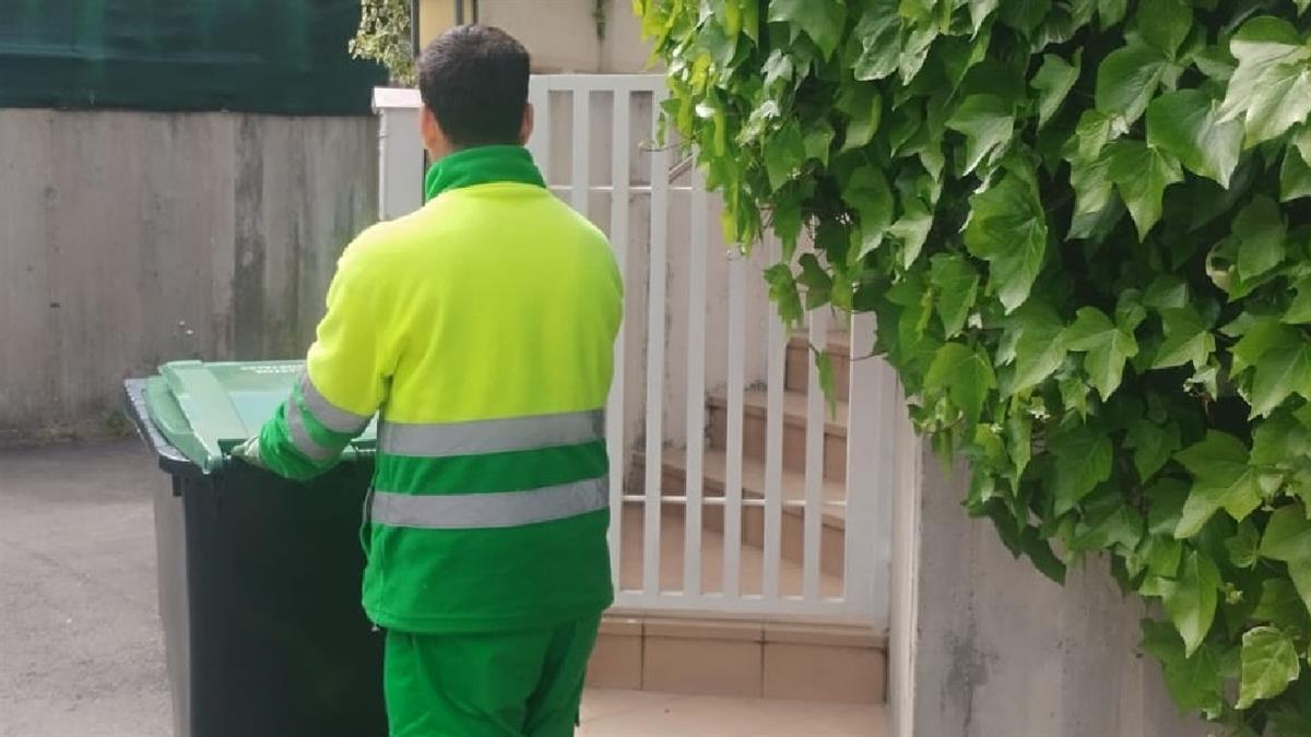 El objetivo de esta campaña es eliminar la bolsa de plástico de los restos vegetales generados en jardines