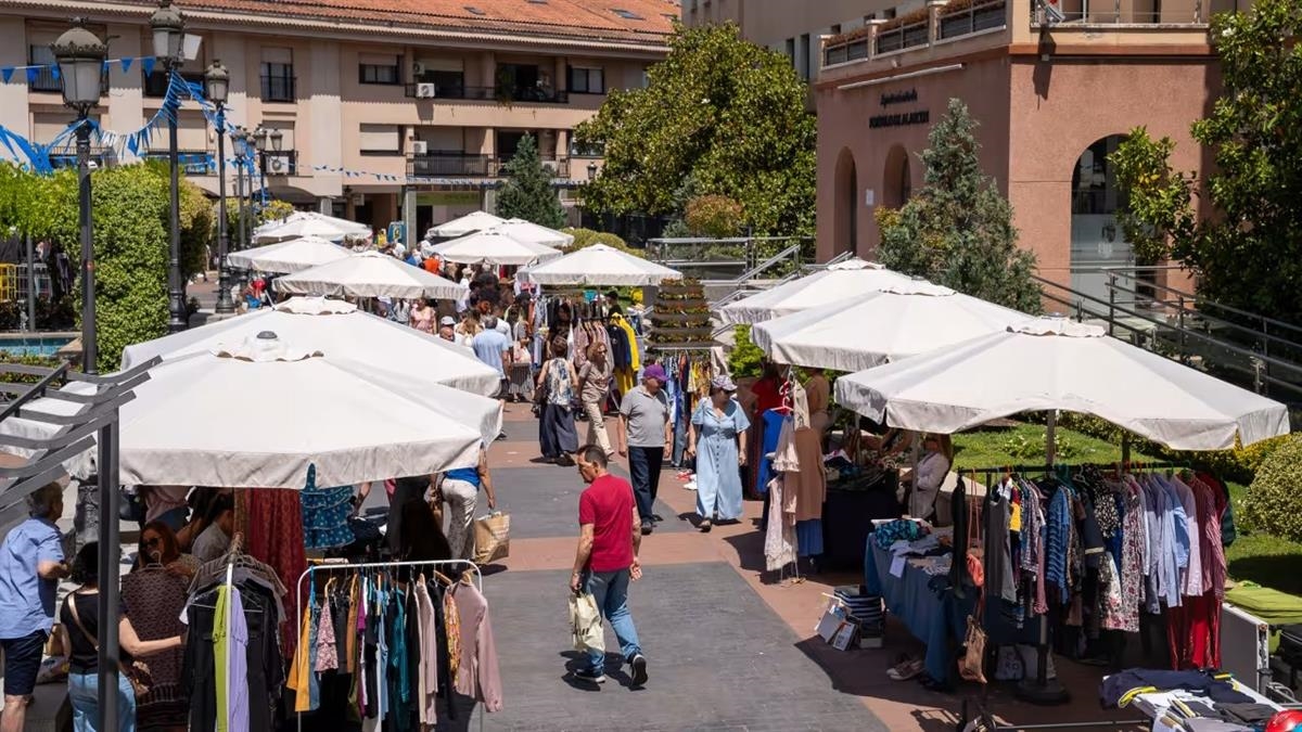 Con más de 150 puestos, entre los que se encuentran asociaciones locales que destinarán la recaudación a fines sociales