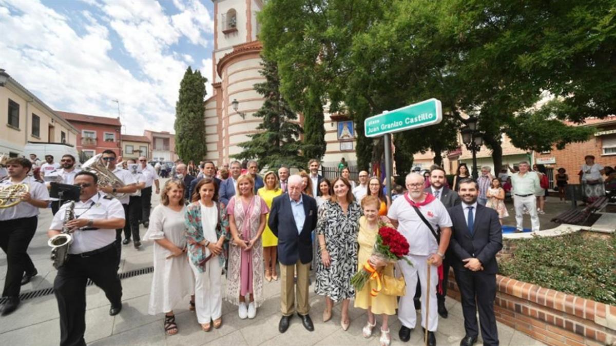 La plaza está situada detrás de la Parroquia Ntra. Señora de la Asunción