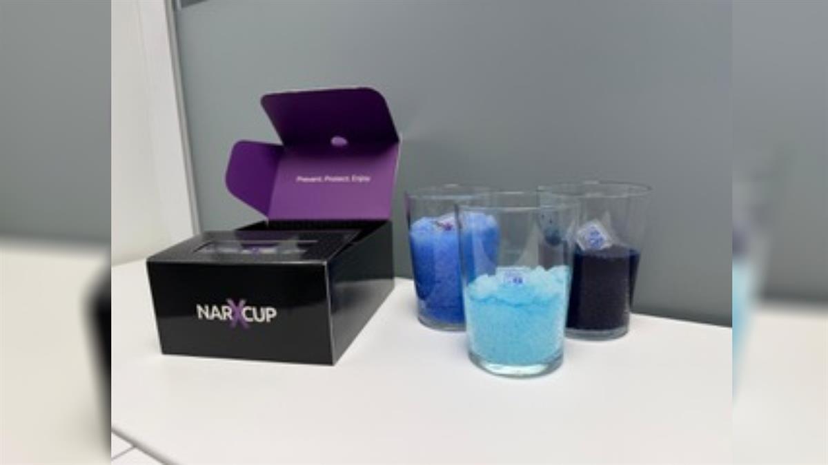 Es un dado similar a un cubito de hielo que detecta y bloquea de inmediato la presencia de estupefacientes como la burundanga en las bebidas