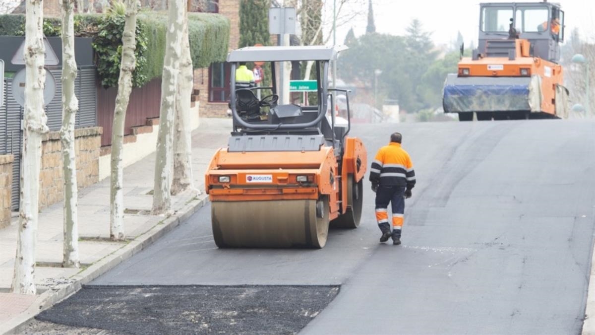 Aprobados los proyectos para reformar la piscina del polideportivo y asfaltado de calles
