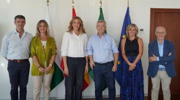 La alcaldesa visita la ciudad tras ser elegida finalista como Ciudad Europea del Año