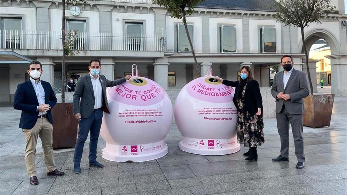 Esta iniciativa tiene como objetivo animar a la prevención frente al cáncer de mama y fomentar el reciclaje de envases de vidrio