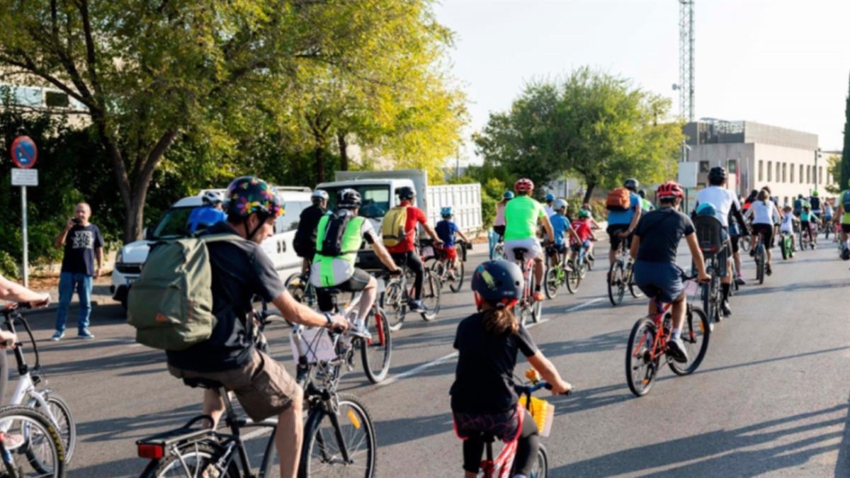 El Ayuntamiento organiza un programa de actividades para promover el transporte sostenible y los hábitos saludables en la ciudad.