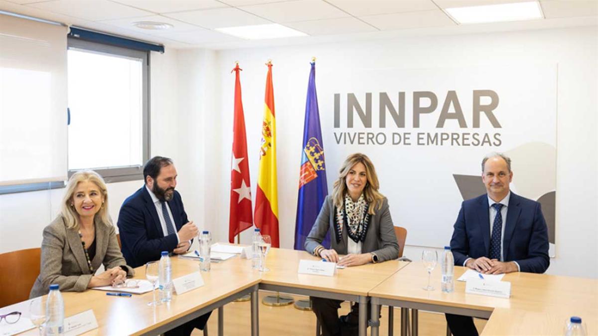 La alcaldesa se reúne con el consejero de Digitalización de la región