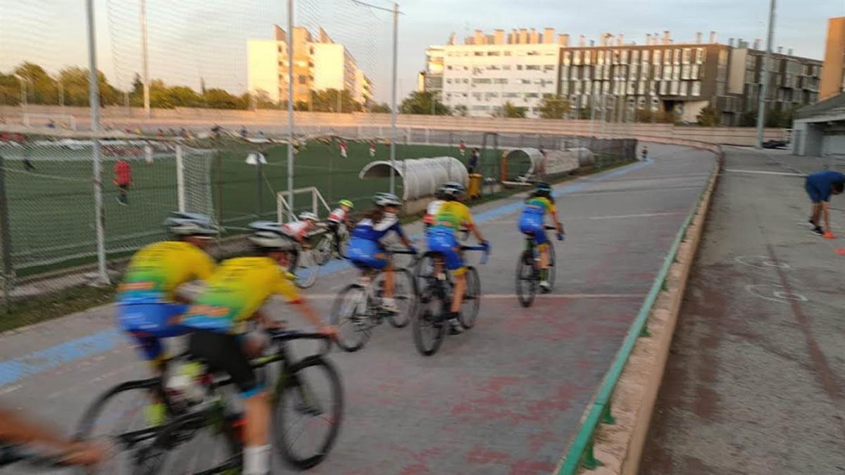 El PP de Coslada denuncia el estado de abandono del velódromo municipal, donde entrenan los integrantes de la Unión Ciclista Coslada