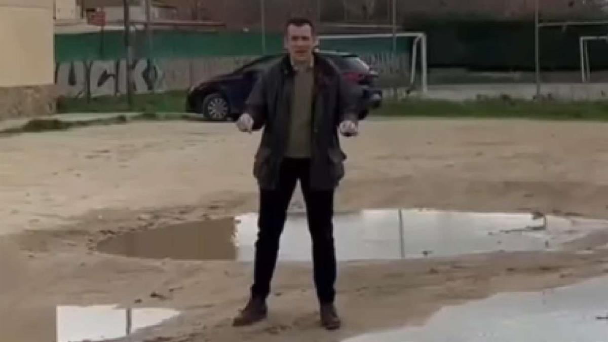 Antonio José Mesa denuncia el "estado de abandono" que sufre el barrio "tras once años de desatención"