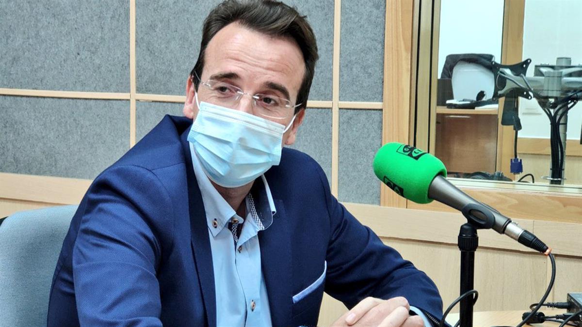 Acusa al alcalde de "dejar tiradas" a las familias más vulnerables