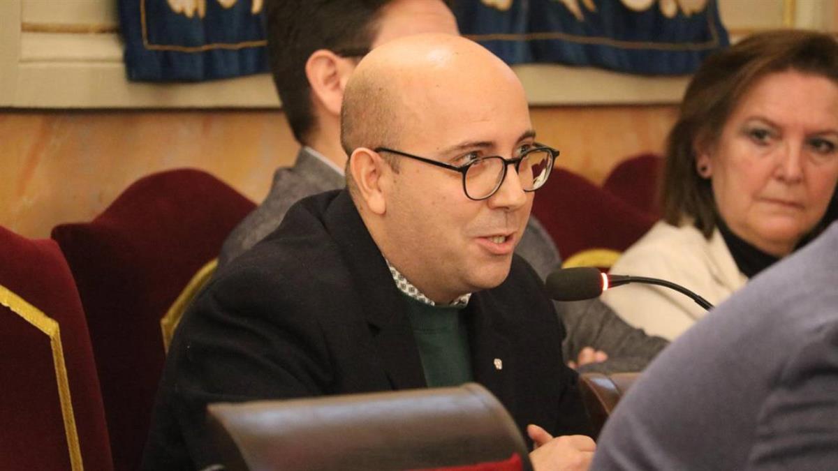 Víctor Cobo critica el discurso del concejal socialista Miguel Castillejo