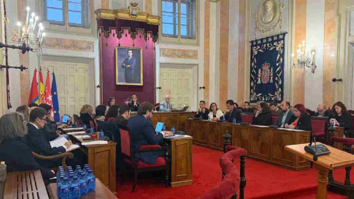 La formación denuncia que PP y VOX "anteponen los intereses privatizadores y partidistas a la salud, la cultura y el bienestar de los vecinos"