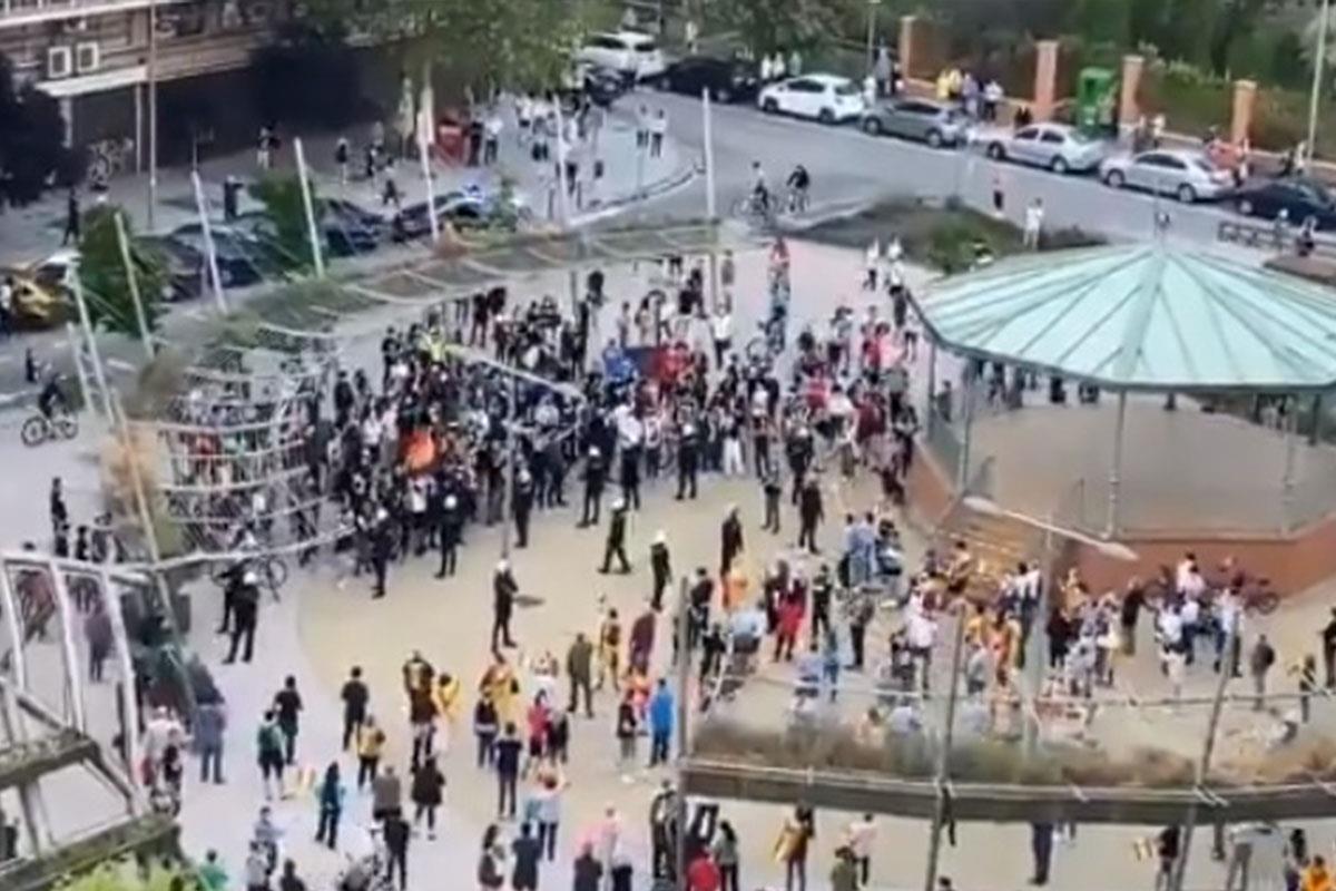 La Plaza de los Príncipes de España ha sido cerrada por el Ayuntamiento tras las concentraciones y enfrentamientos ocurridos en estos días