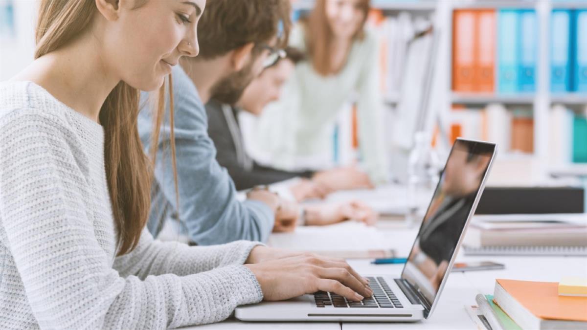 El Gobierno regional ofrece 17 plazas de prácticas en distintos recursos a los alumnos que cursan esta carrera en la Universidad Complutense