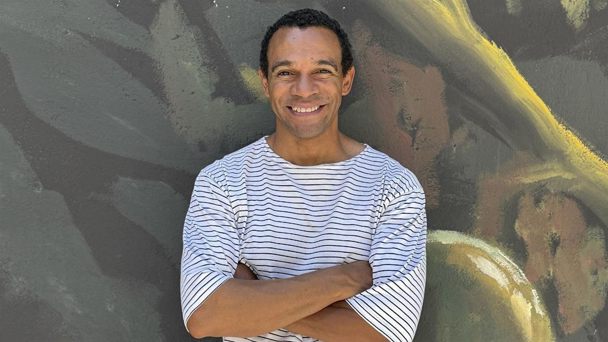 Artista local, llegó a Leganés hace 44 años. Se define como “pepinero de adopción” y ha desarrollado multitud de facetas como fotógrafo, DJ, actor o presentador