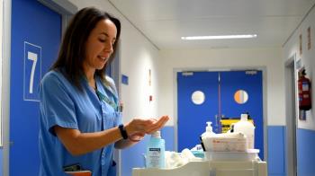 La Fundación para el Desarrollo de la Enfermería se lo ha otorgado a esta profesional del Hospital del Henares