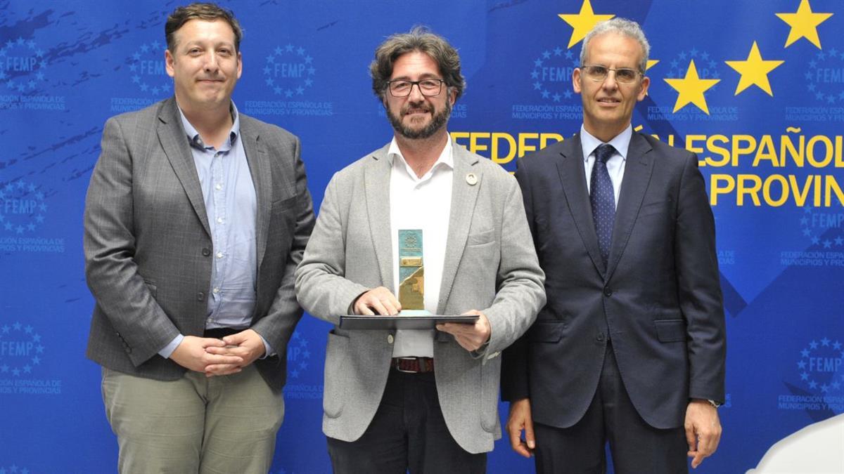 Su proyecto se suma a otros de la localidad para luchar contra el absentismo escolar 