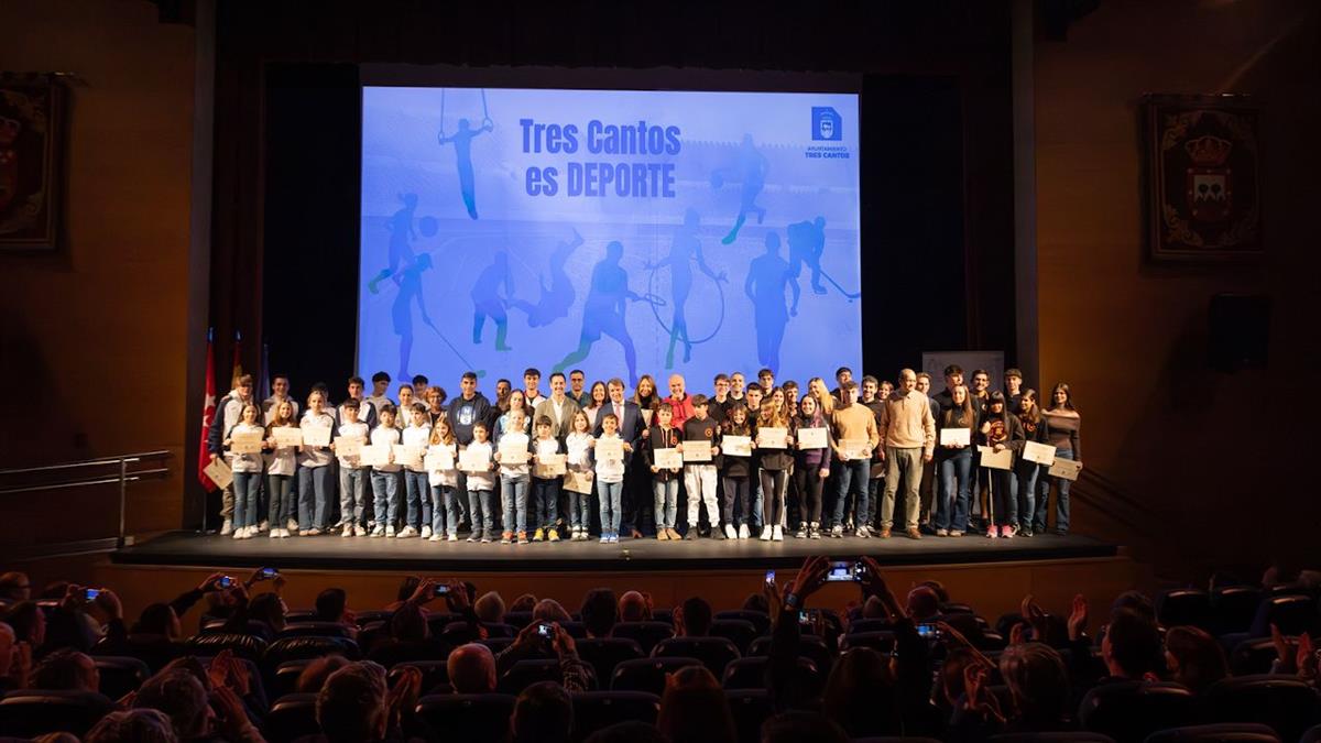 El Ayuntamiento ha premiado a las entidades deportivas que han participado en campeonatos nacionales e internacionales