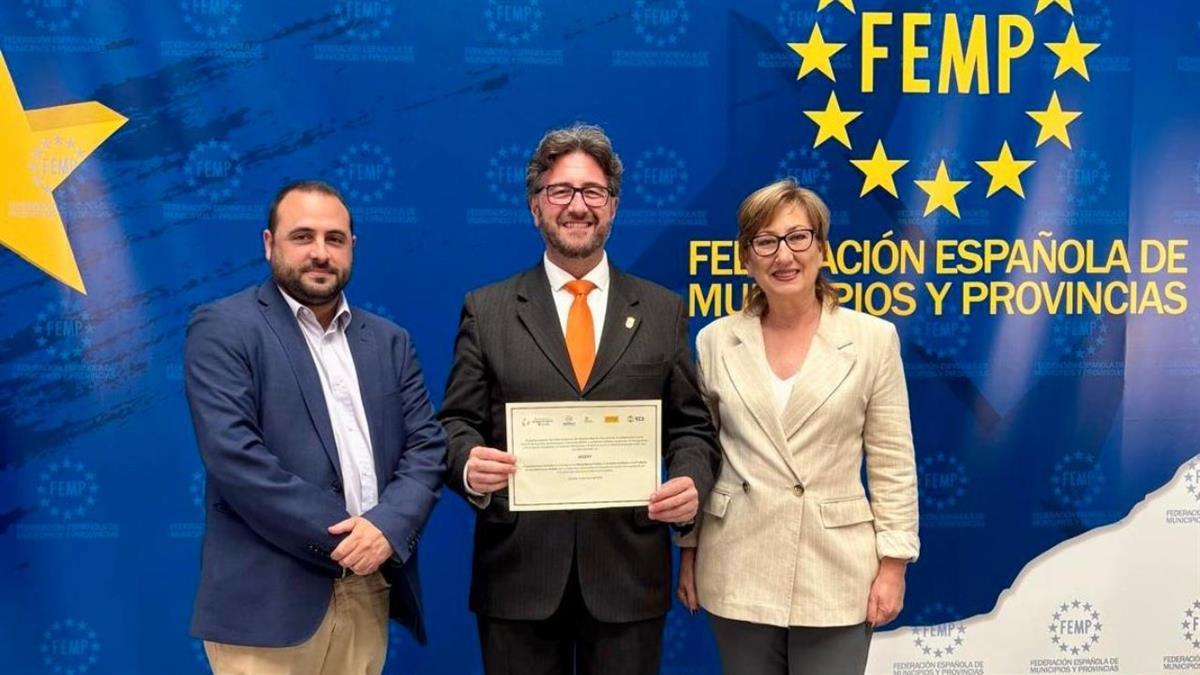 El equipo de gobierno han recogido el galardón otorgado por la Red Académica de Gobierno Abierto 