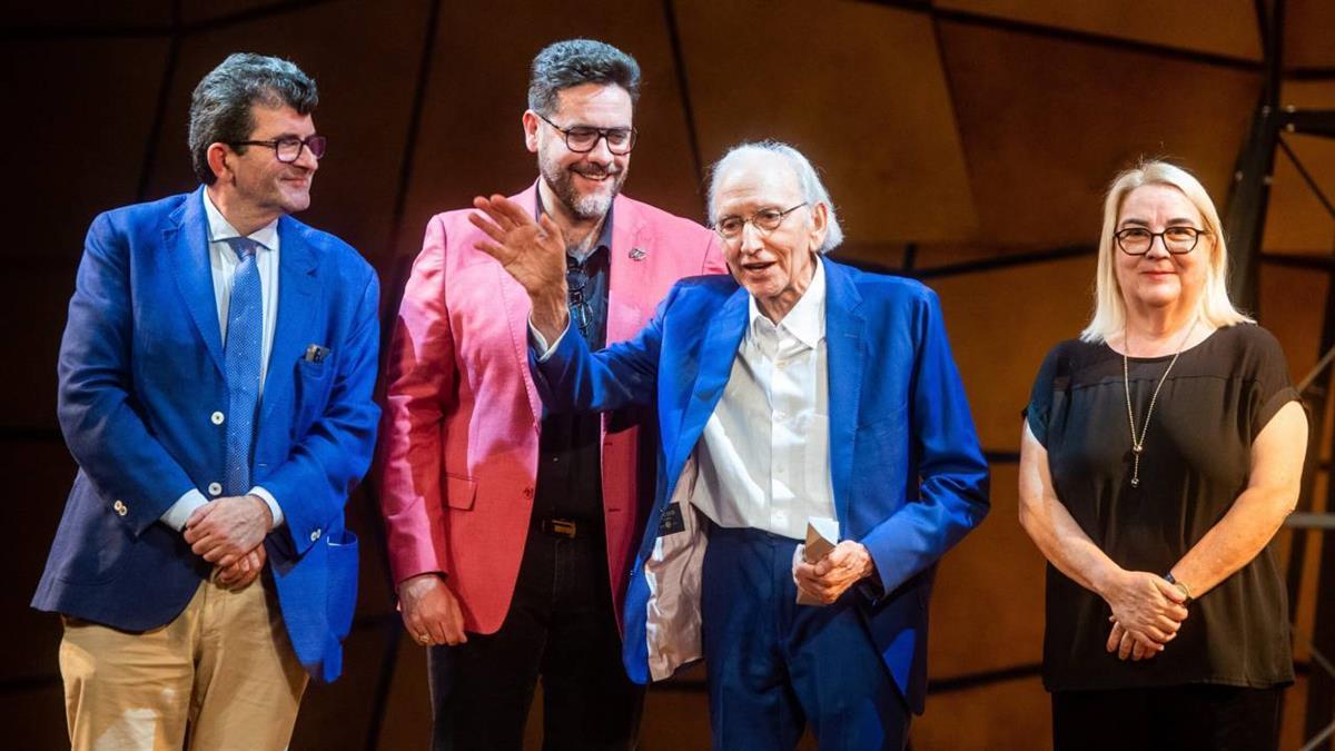 Por “su pasión y entrega en la defensa del teatro clásico”