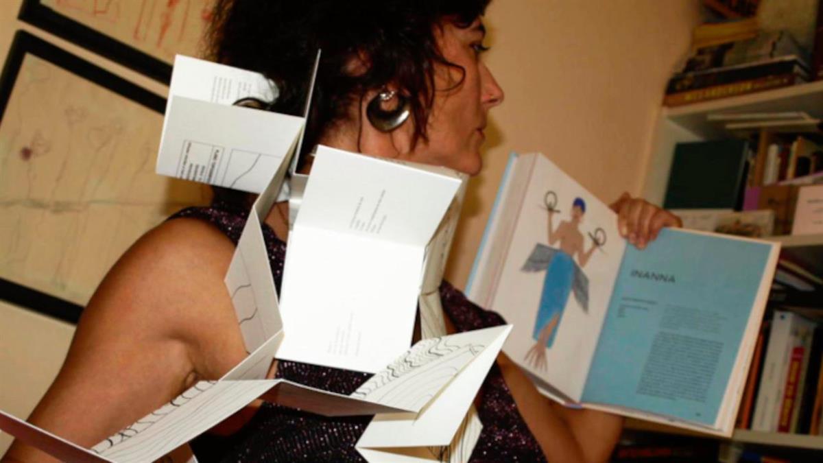 La autora es Carolina Martínez, que firmó bajo el pseudónimo de Krista Auster