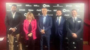 El Ayuntamiento recibe el premio de la Asociación de Empresario de Ocio y Espectáculos de la Comunidad de Madrid