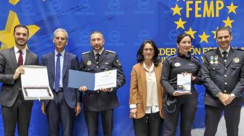 La Federación Española de Municipios y la Asociación Nacional de Agentes Tutoras distinguen la labor de la Policía Local