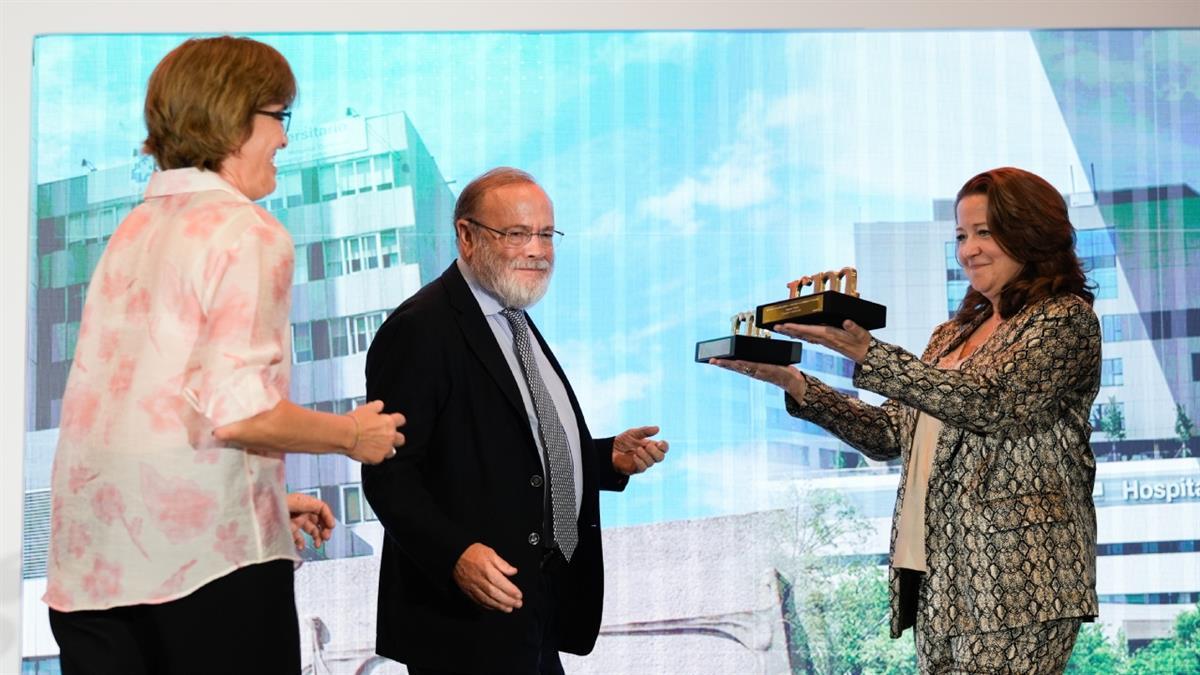 La consejera de Sanidad acude a la V edición de los Premios Redacción Médica