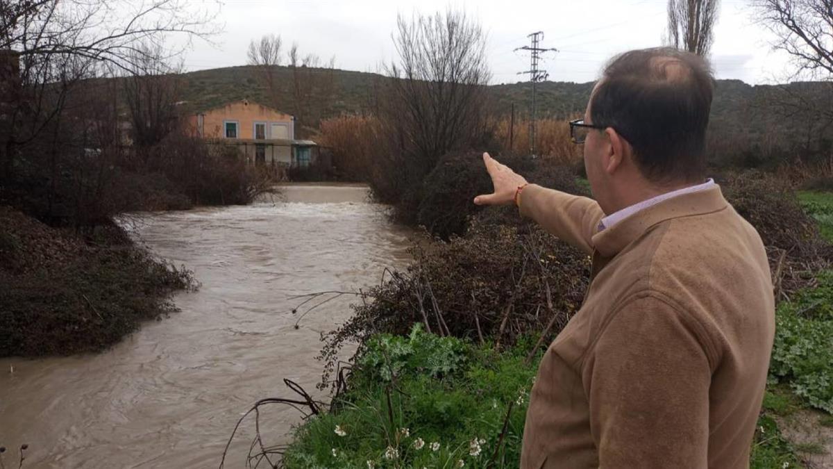 No se han producido desbordamientos aún, pero se insta a que los vecinos eviten la zona