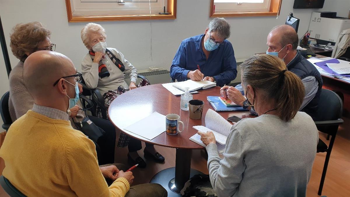 El PSOE critica las actuaciones del Gobierno y sale a las calles para dar voz a los vecinos