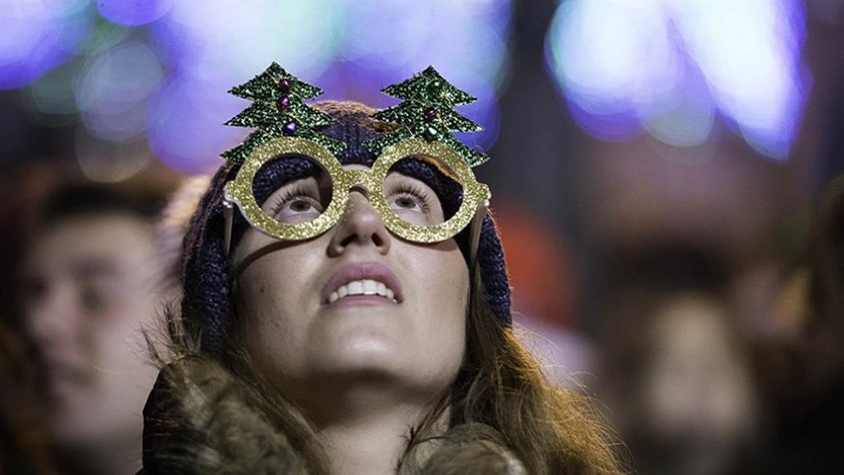 Para que los vecinos puedan disfrutar dos veces de las campanadas