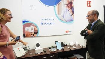 El delegado de Políticas Sociales, José Fernández ha visitado la sede de Televida, que potencia la conversación como freno a las intenciones suicidas