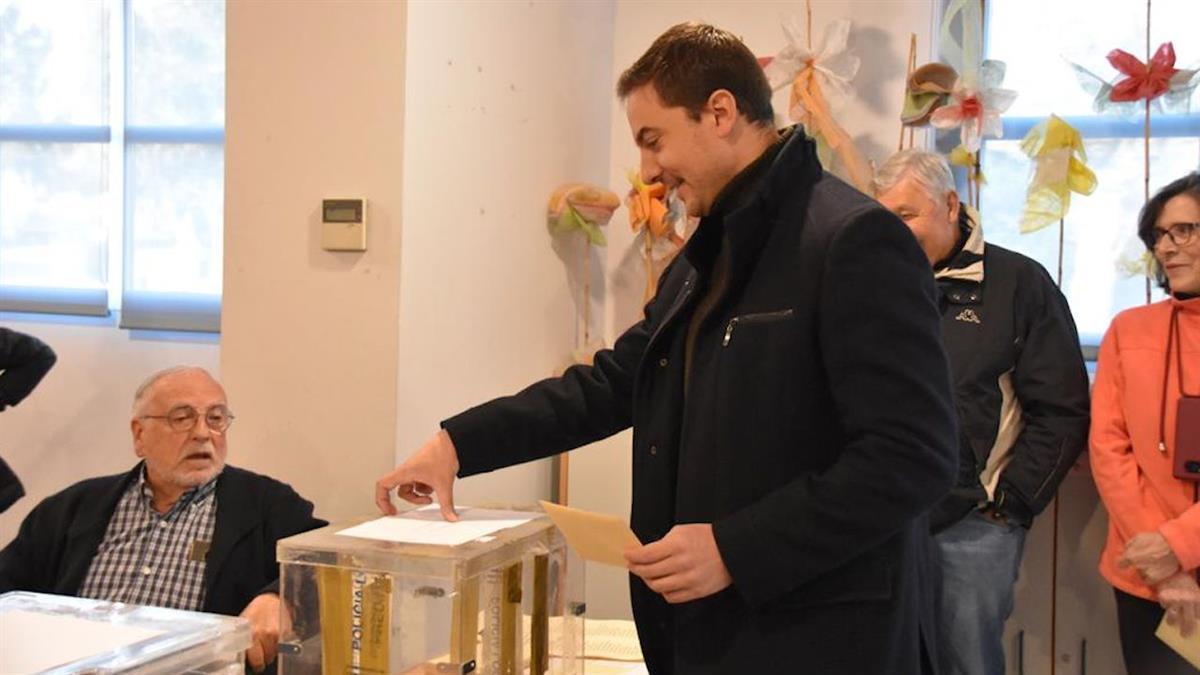 Los más de 14.000 militantes socialistas votaron en sus agrupaciones a los miembros de las candidaturas locales y a parte de la lista regional