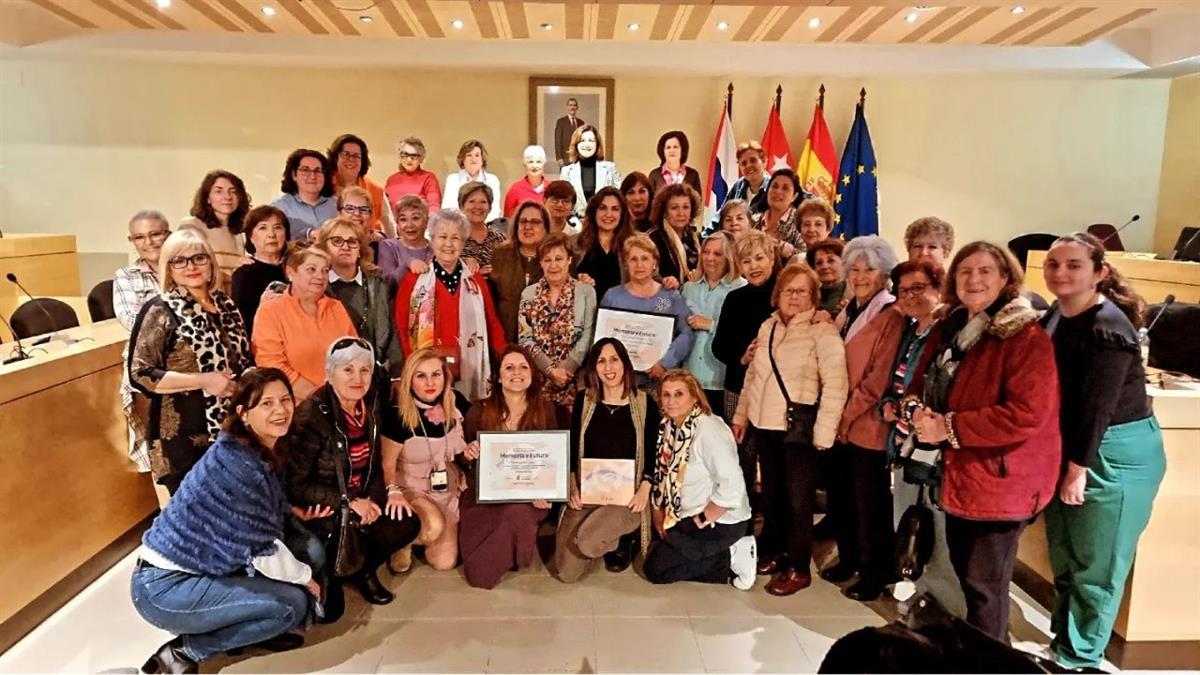 El primer Encuentro de Asociaciones de Mujeres se realizó en el salón de plenos del Ayuntamiento