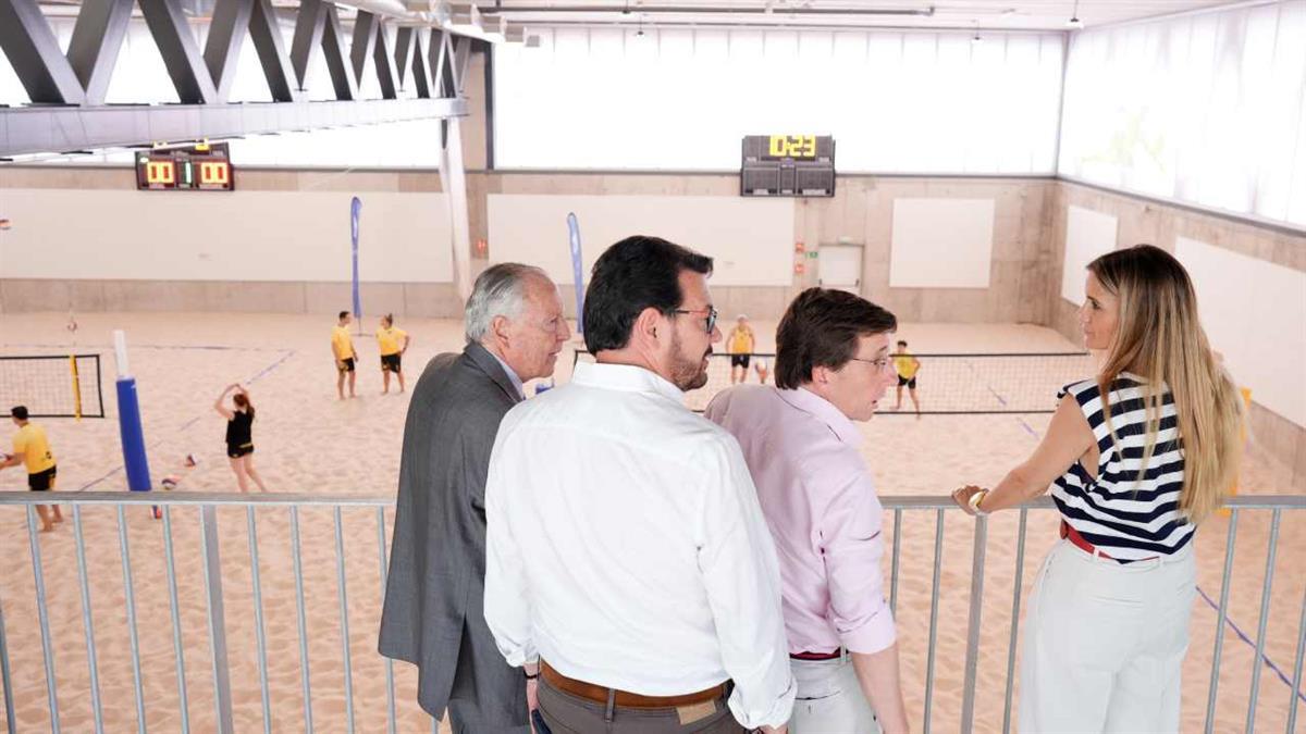 Almeida ha descubierto una placa por el medio siglo de existencia del centro