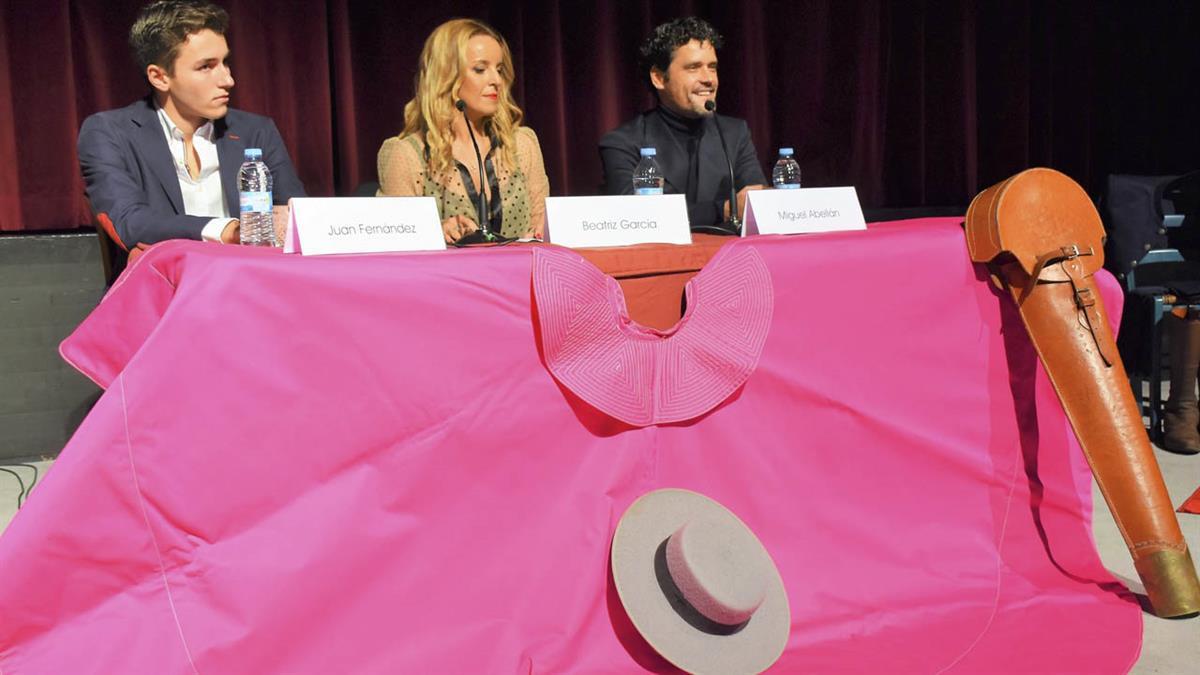 El acto contó con una charla-coloquio y un espectáculo de danza