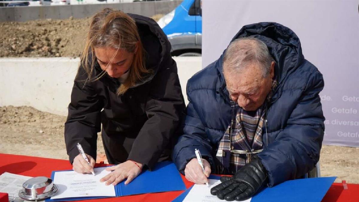 Con la colocación de la primera piedra, se ha rendido homenaje a "una de las figuras más queridas del fútbol" en el municipio