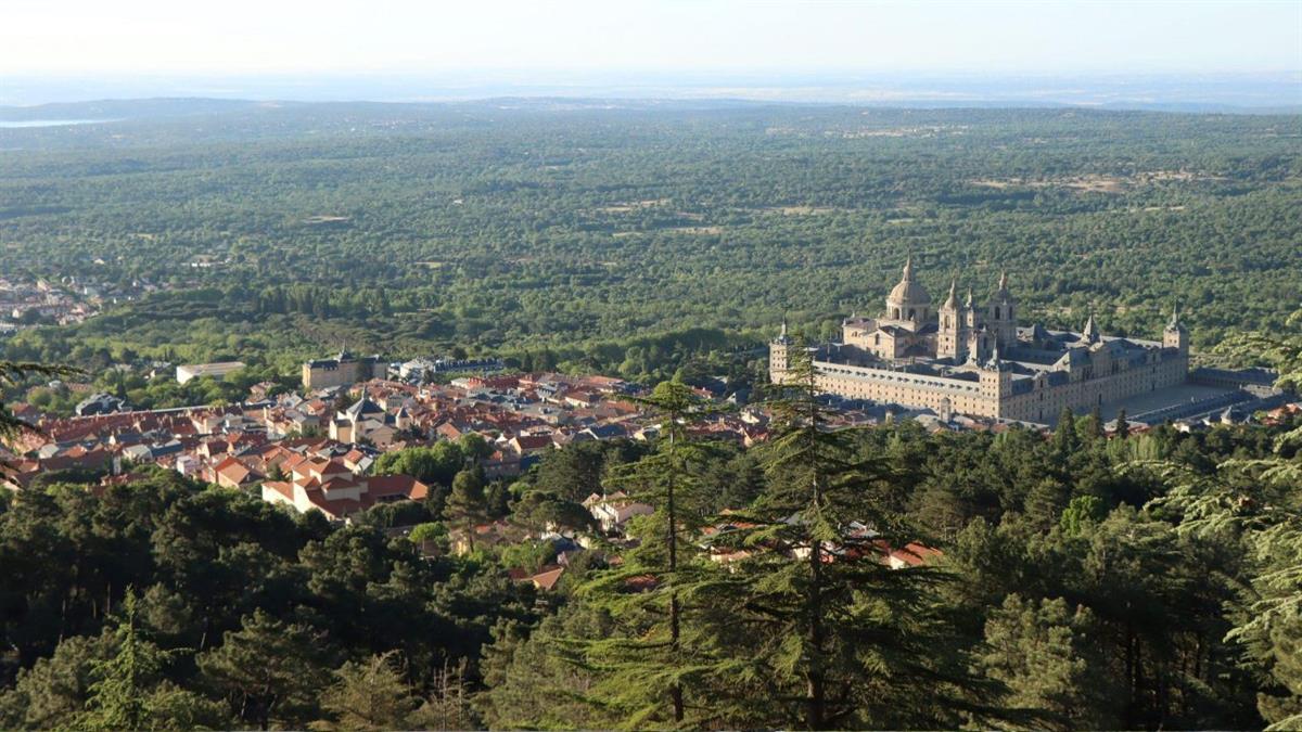 La actividad turística y el comercio local sostienen el empleo y la economía del municipio al cierre del año