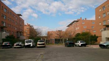 Vecinos de Alcalá que viven en estos edificios municipales se ven obligados a pagar doble cuota para que no les corten el agua o la luz