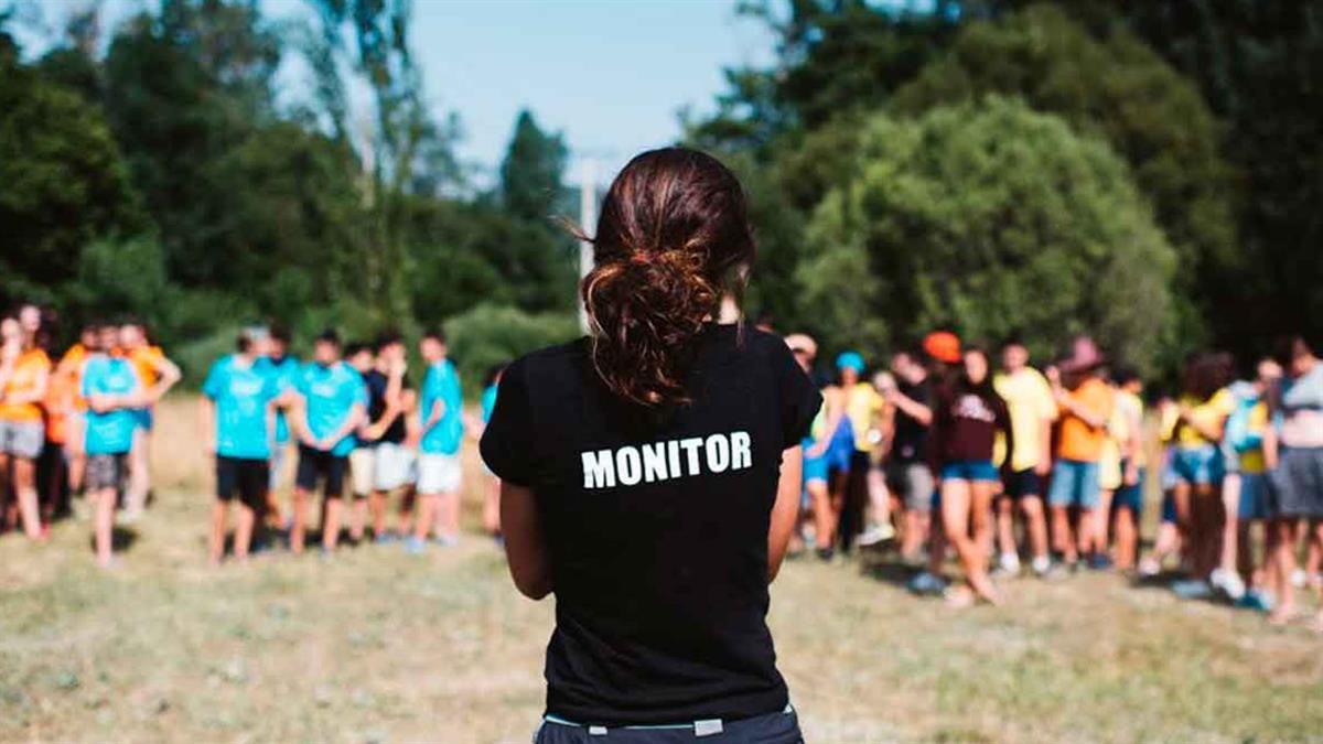 El PSOE pide más personal de apoyo en los campamentos