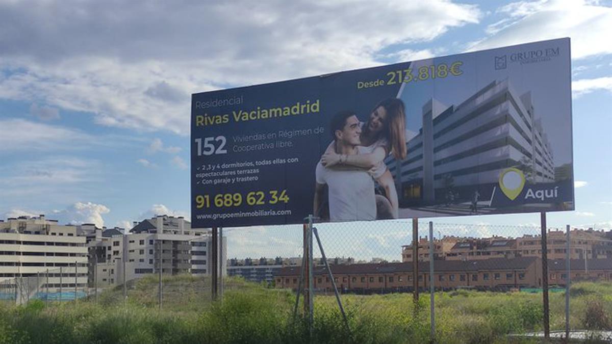 El consistorio ripense estudia acciones legales contra la entidad mientras esta asegura tener los papeles en regla