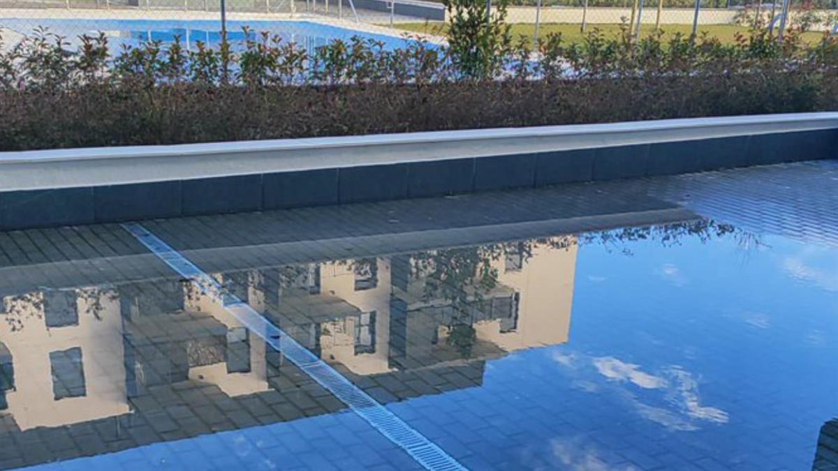 A los problemas de desniveles y fallos de construcción, se suman inundaciones y humedades según informan los propios vecinos