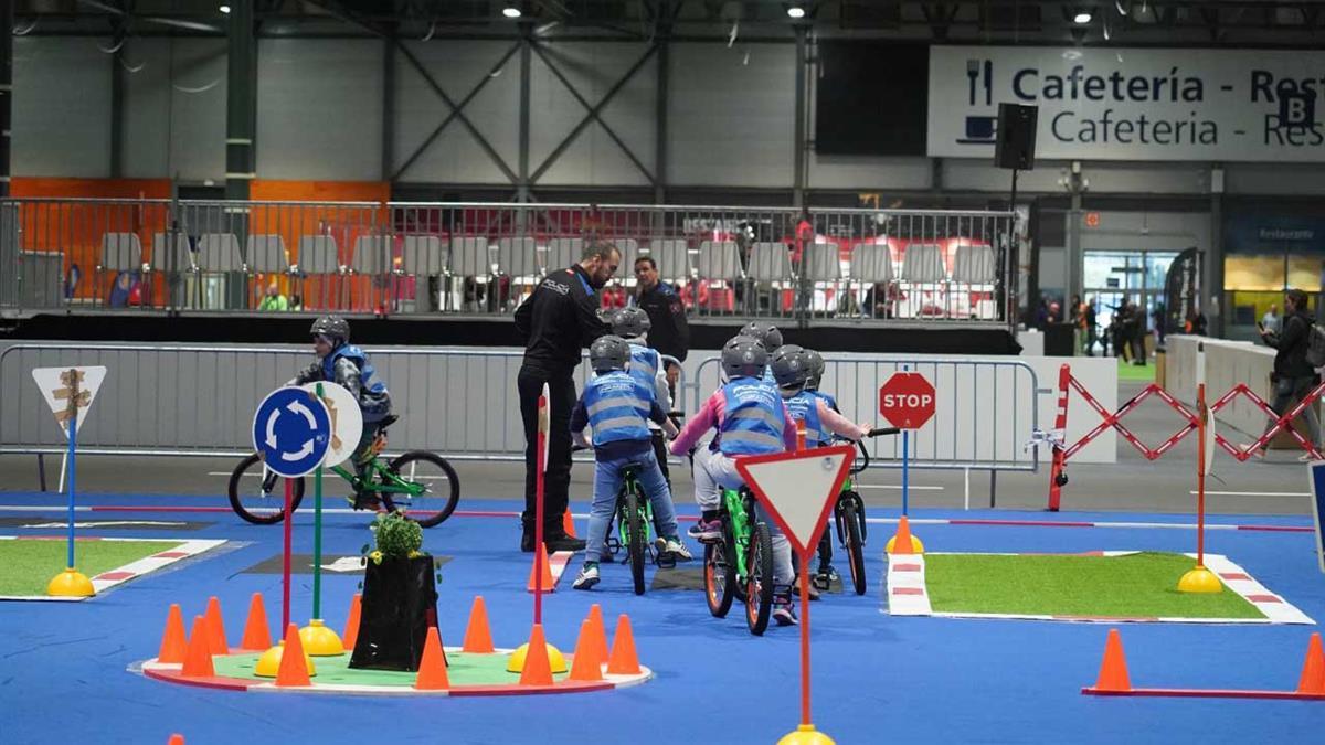 Los profesionales desarrollan diversas actividades lúdicas y formativas