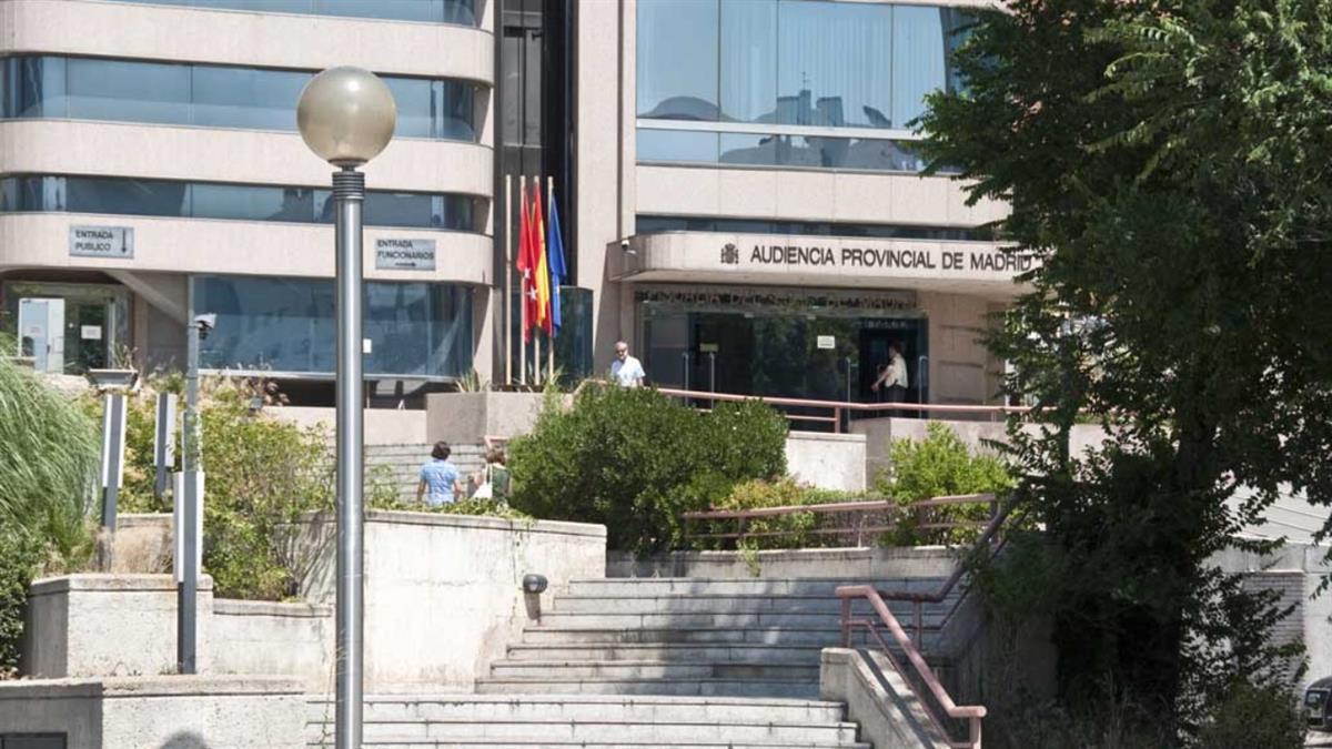 El educador utilizó las redes sociales para cometer los delitos
