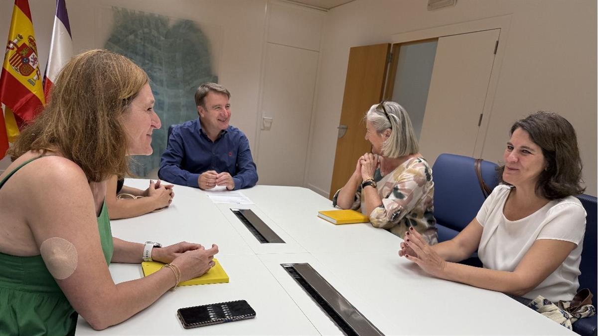 Más de 100 familias se han acogido a este servicio gratuito, que continuará un curso más prestando asistencia a jóvenes y familias